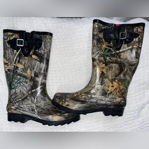 Magellan Outdoor Rain Boots Realtree Edge Print Women 6, Like New Condition